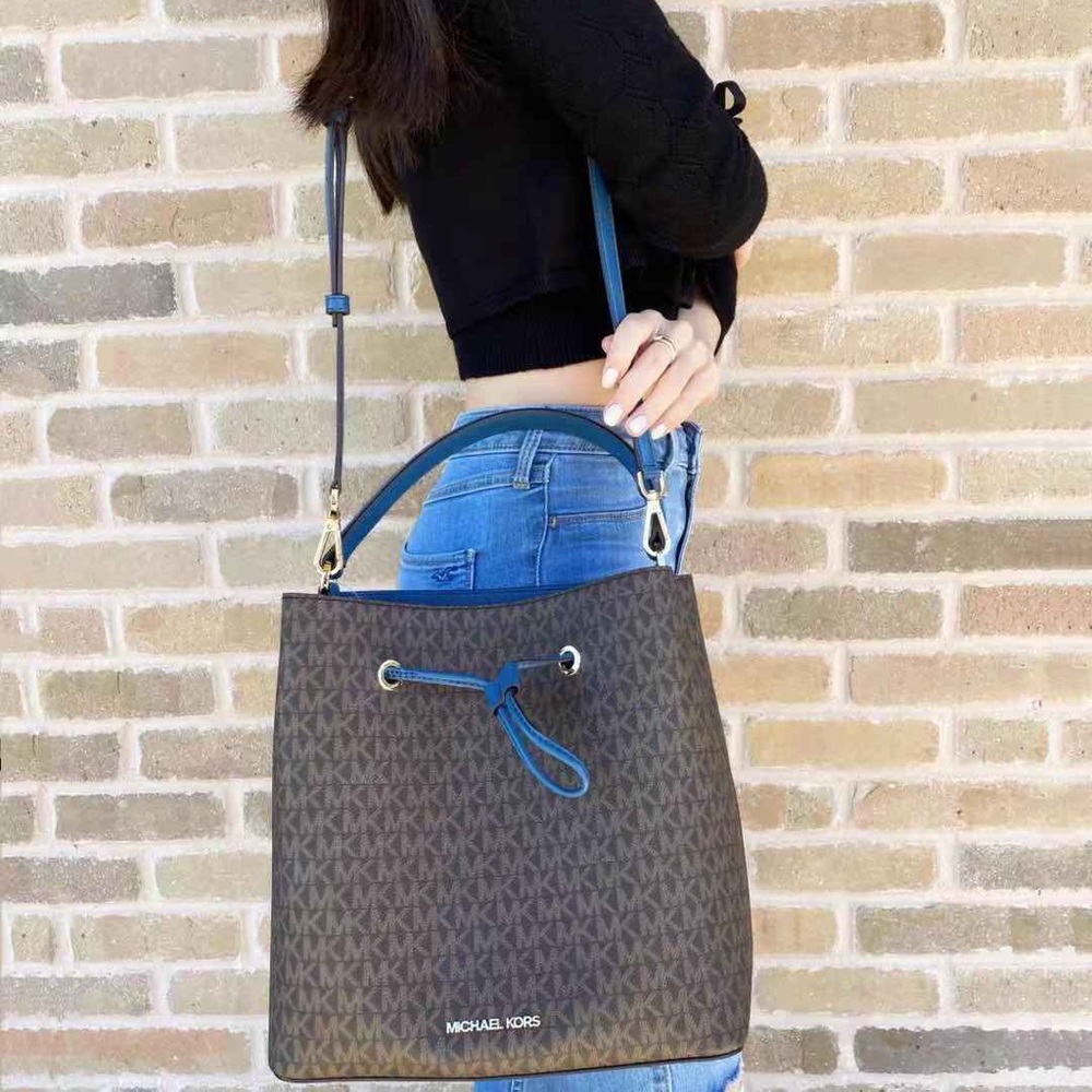 💕NWT Michael Kors Bucket Tote & wallet - Picture 2 of 5
